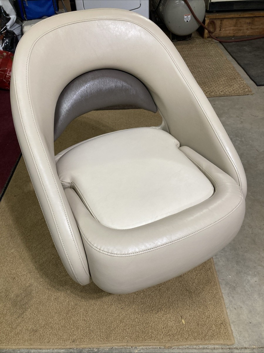 Larson LXI 210 Boat Marine captains chair seat aluminum mount