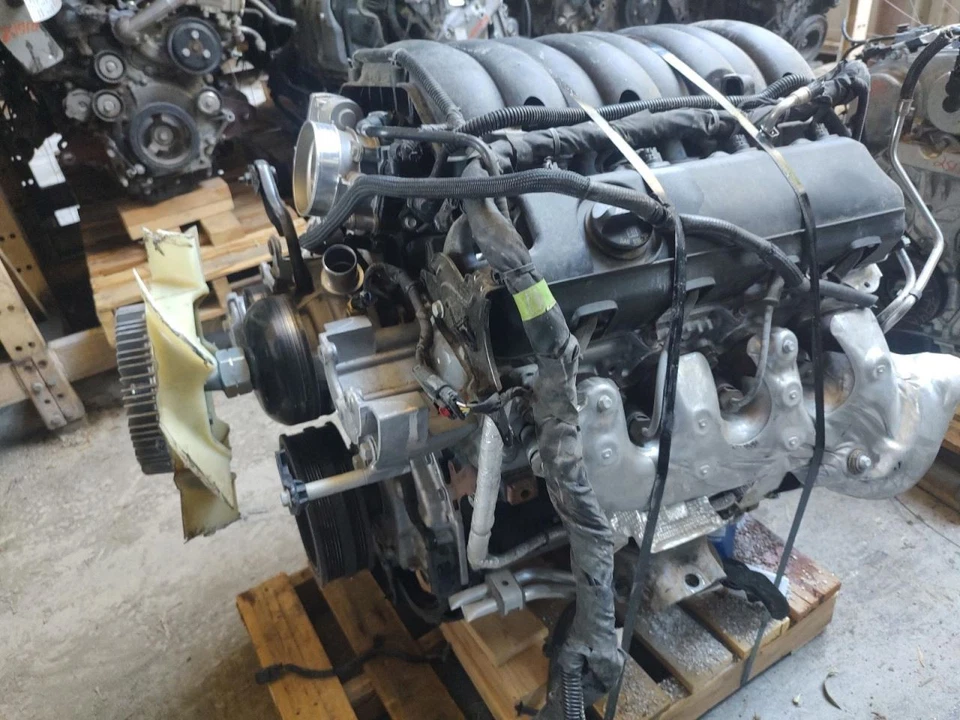 2024-2025 Chevrolet Silverado 2500 Engine - 6.6L (VIN 7, 8th Digit) L8T, 35K Foto 2 de 4