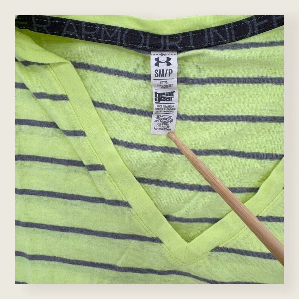 Camisa Under Armour Mujer Pequeña Top Camiseta Manga Corta Rayas Amarillo Logo Foto 3 de 4
