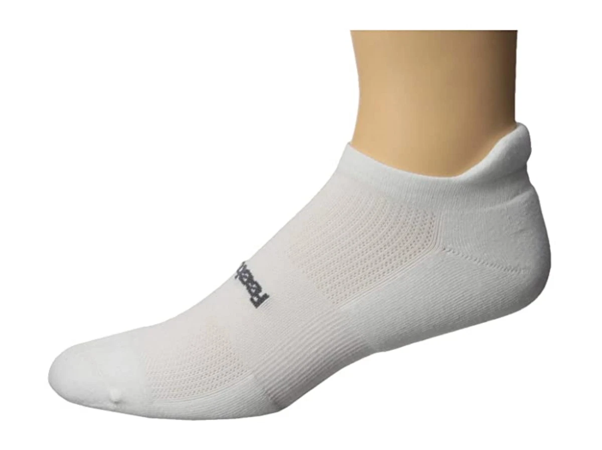 Feetures men's shop running socks