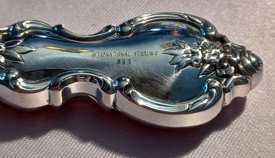 Cuchillo para carne Du Barry by International Sterling (S) hoja biselada 9 1/4" Foto 3 de 3