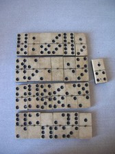 Lot de 25 anciens dominos en os de bovin et bois ancien jeu de société rétro