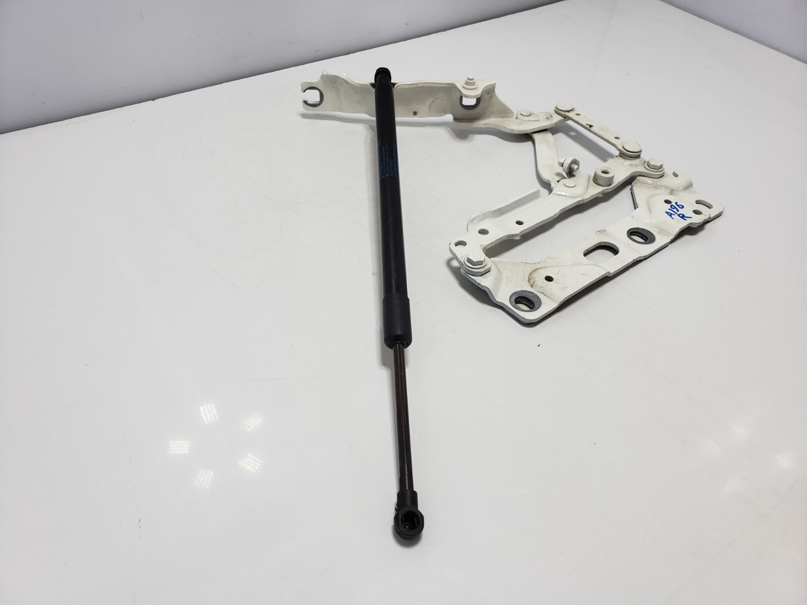✅ 2010-2014 OEM Rolls Royce Ghost RR4 Front Right Passenger Hood Hinge White