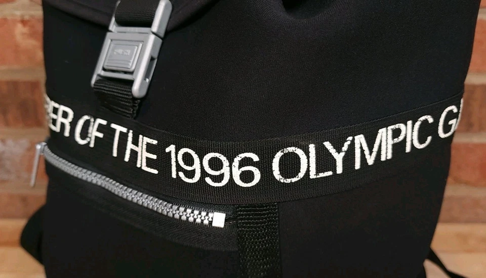 Bolso Mochila Swatch Cronometrador de los Juegos Olímpicos 1996 Neopreno Negro De Colección  Foto 3 de 4