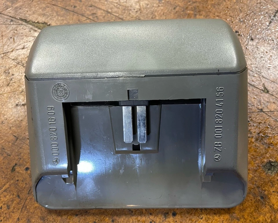 Tercera luz de freno MERCEDES-BENZ W124 W201 190E 300E GRIS PROBADO Foto 3 de 4