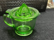 VINTAGE GREEN DEPRESSION ERA MEASURING CUP WITH JUICER/REAMER