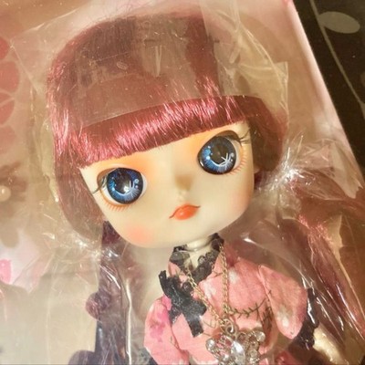 DAL Fiori Pullip Doll in Chinese Dress