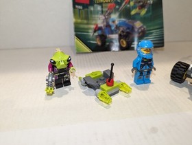 7050 LEGO Complete Space: Alien Defender manual & all minifigures