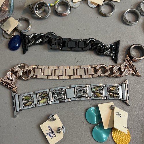 Lote de bisutería pendientes mixtos collares pulseras anillos etc. 4 libras - Imagen 16 de 18