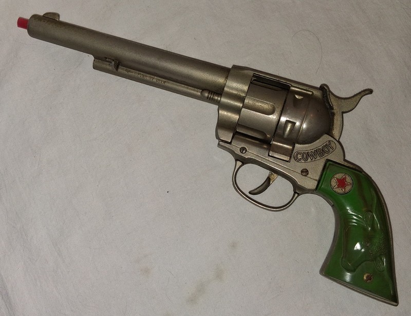 1960s HUBLEY DIECAST COWBOY GREEN LONGHORN HANDLES WESTERN CAP GUN-NICE!-WORKS!