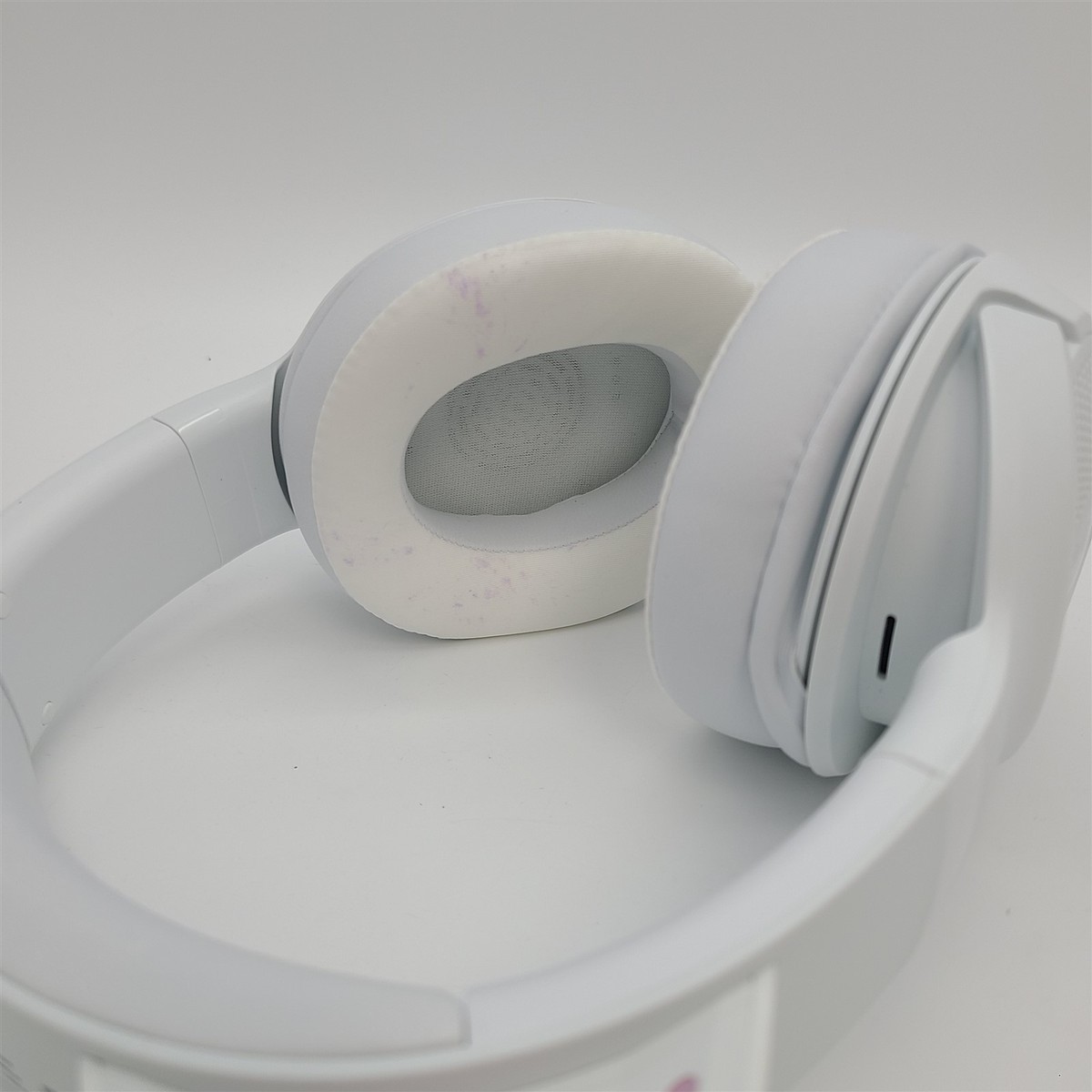 Razer Kraken Kitty V2 BT Wireless RGB Headset - White (RZ04