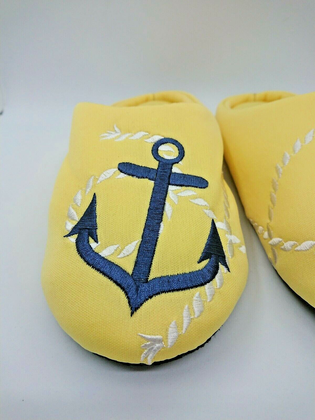PANTOFOLA D’ORO Pantofole Jeffrey Banks Home Donna Gialle Ancoraggio con Applique