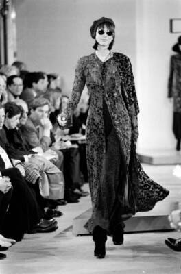 Gina Di Bernardo model in a Donna Karan fashion show 1993 Old Photo 22