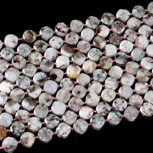 Cuentas cuadradas micro facetadas de piedras preciosas de eudialito natural de Madagascar 11X11 mm (D418) - Imagen 2 de 3