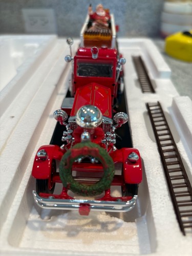 Matchbox Coca-Cola Holiday Fire EngineYYM35193 . NIB - Picture 5 of 11