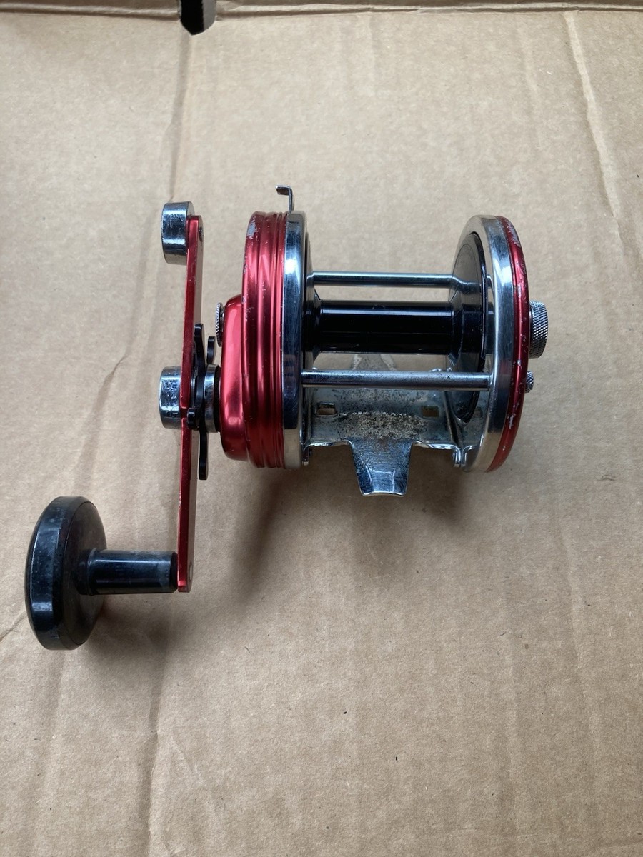ABU GARCIA AMBASSADEUR 9000, Red. Good Working Condition