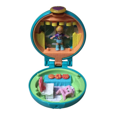 Polly Pocket Tiny Pocket Places Lila BBQ 2019 Compact Playset Doll Picnic Scene