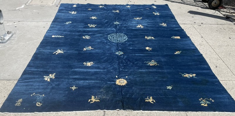 AN ATTRACTIVE BLUE BACKGROUND COLOR VINTAGE CHINESE RUG 7’ X 9’6”