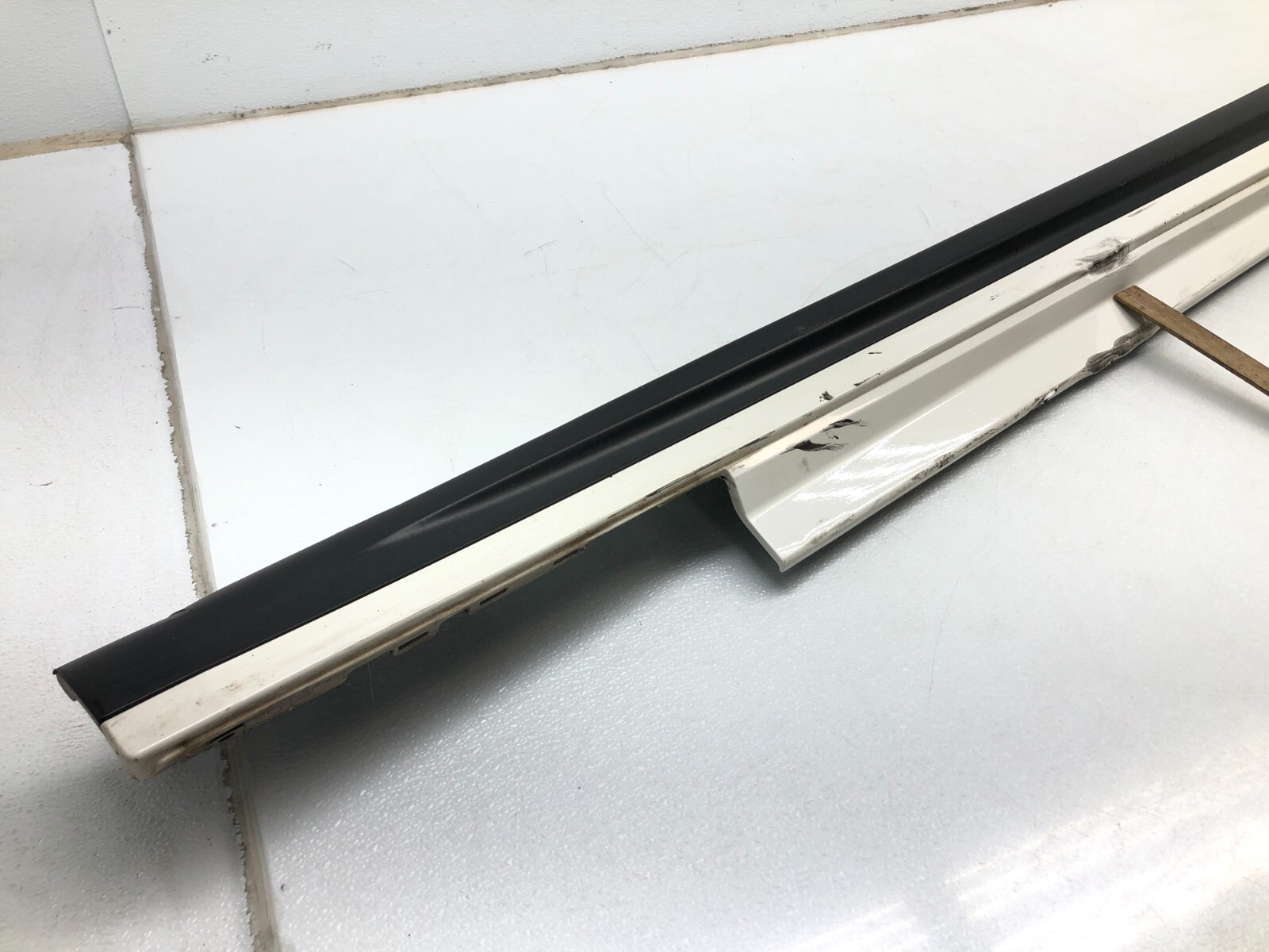 2014-2017 MASERATI GHIBLI 3.0L RIGHT PASSENGER SIDE SKIRT ROCKER PANEL OEM.