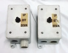 B-Line 3-Position Selector Switch Pushbutton Enclosure Control Station LOT OF 2