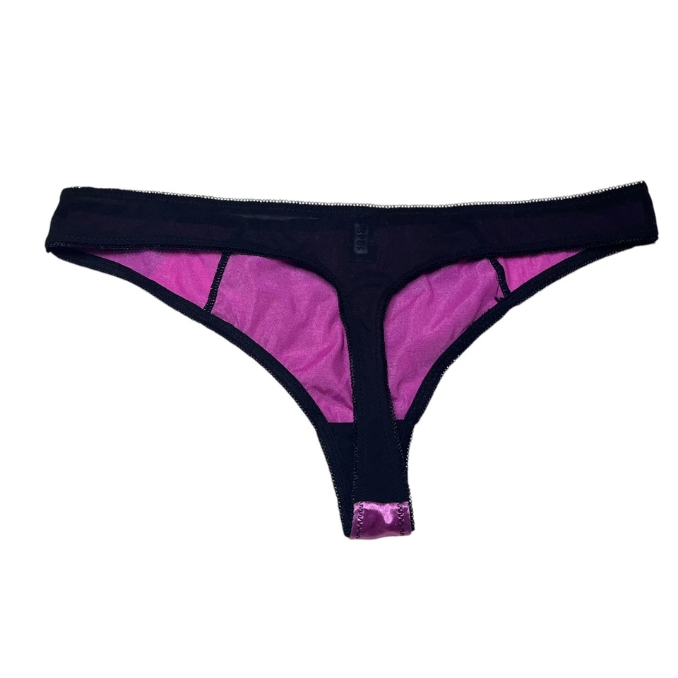 Frederick's of Hollywood Lux Tanga de Encaje Sobre Satén Panty Crocus/Negro Talla 1X Foto 2 de 4
