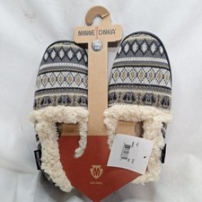 Minnetonka Dina Women's Slippers Size Small 5-6 Plush Foam Insole, Rubber Sole