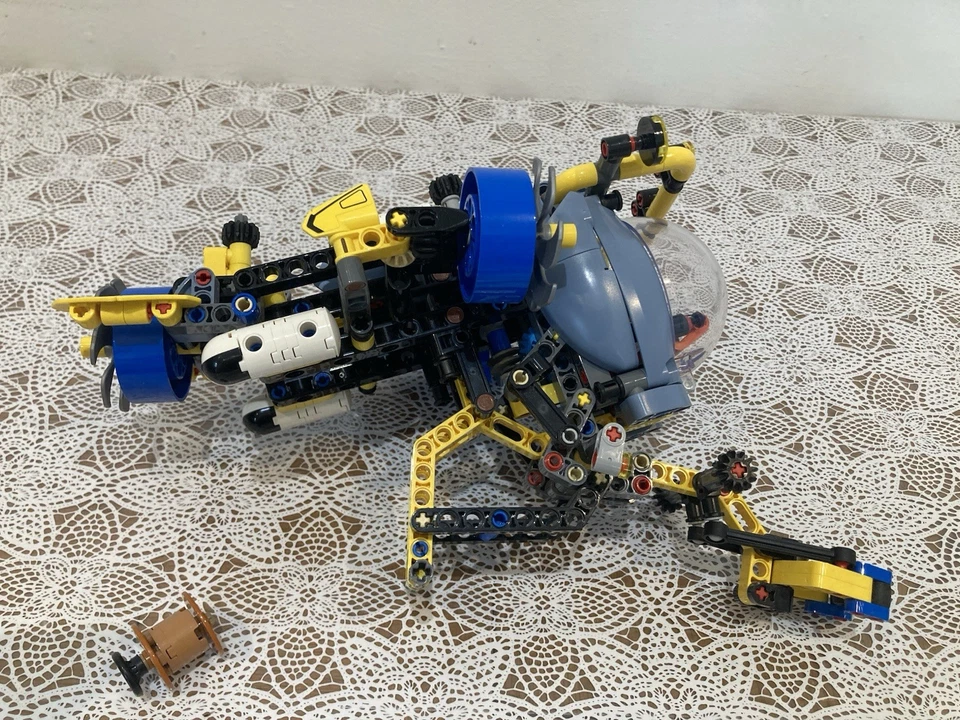 LEGO Technic 42201 Deep-Sea Research Submarine, photo 3 of 5