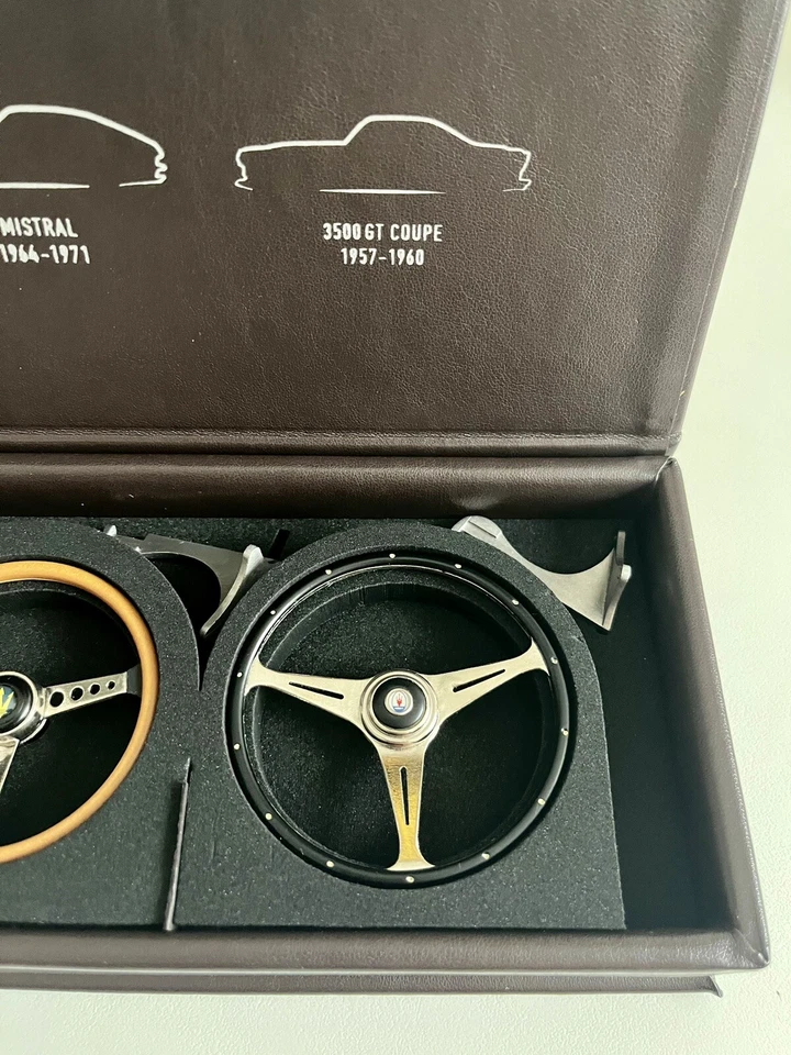 Cofanetto Volanti Maserati Limited Edition Scala 1 6 In Pelle Brooklyn Model - Immagine 3 di 4