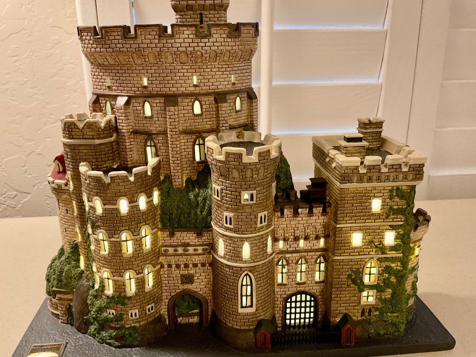 Dept 56 Windsor Castle 58720 Historical Landmark Series Dickens Village Design eBay