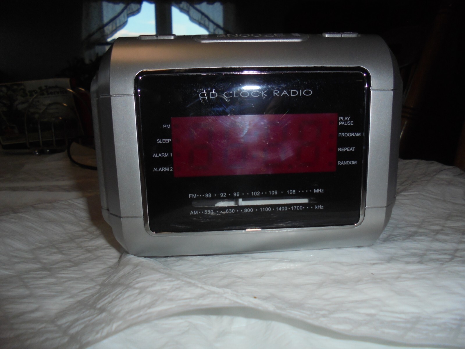Durabrand cd clock radio, model cdr1907, Cd player, radio, alarm clock