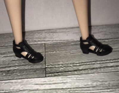 Barbie ausgeschnittene Schuhe schwarze Puppenschuhe flach passt flache Füße Barbie