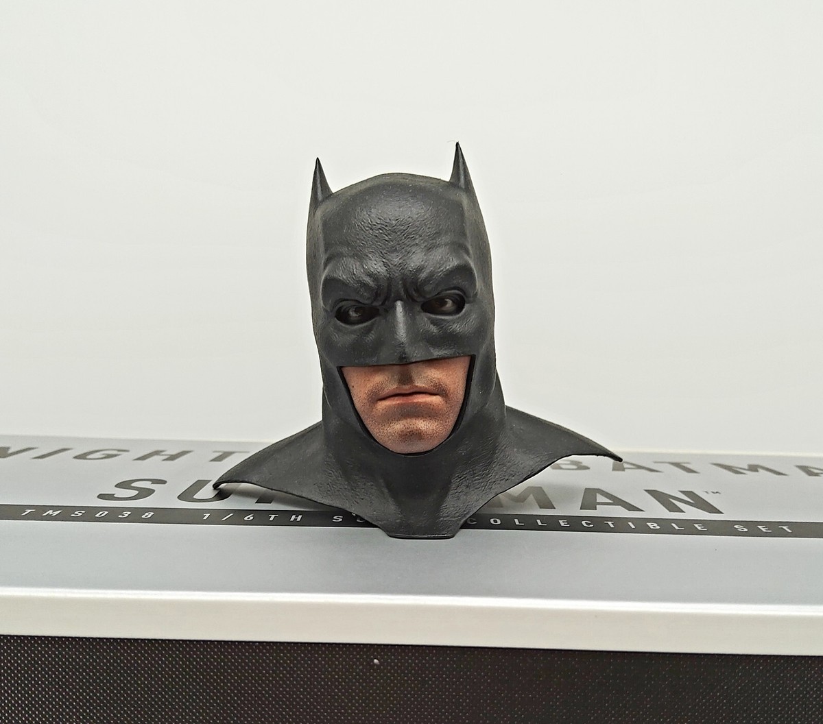 Hot Toys TMS038 Justice League Nightmare Batman 1/6 action