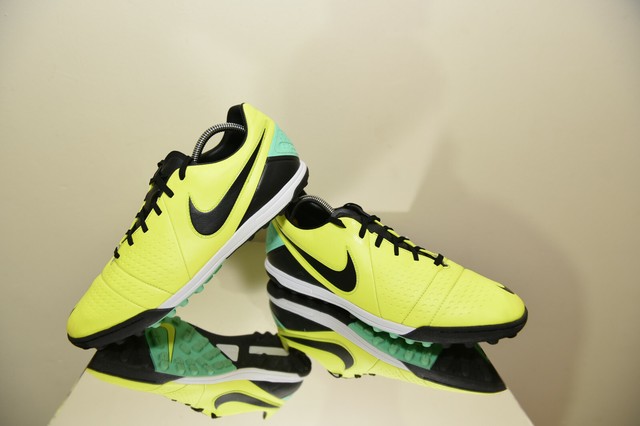 nike football boots size 6 astro turf