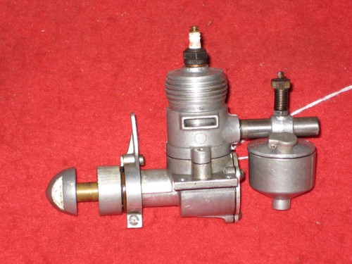 READ VINTAGE 1942 ROGERS RMC-2 29 GAS SPARK MODEL AIRPLANE ENGINE wTANK - Picture 2 of 4