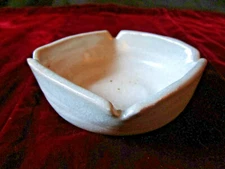 VINTAGE  CLAY POTTERY ASHTRAY  SILVER WHITE SPECKLE GLAZE 4" ART POTTERY MCM