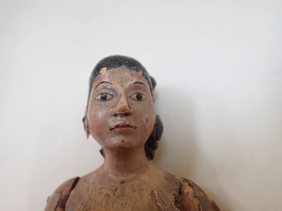 Lot de 2 poupées peintes / statues très anciennes - femme médecin en bois - Photo 2/4