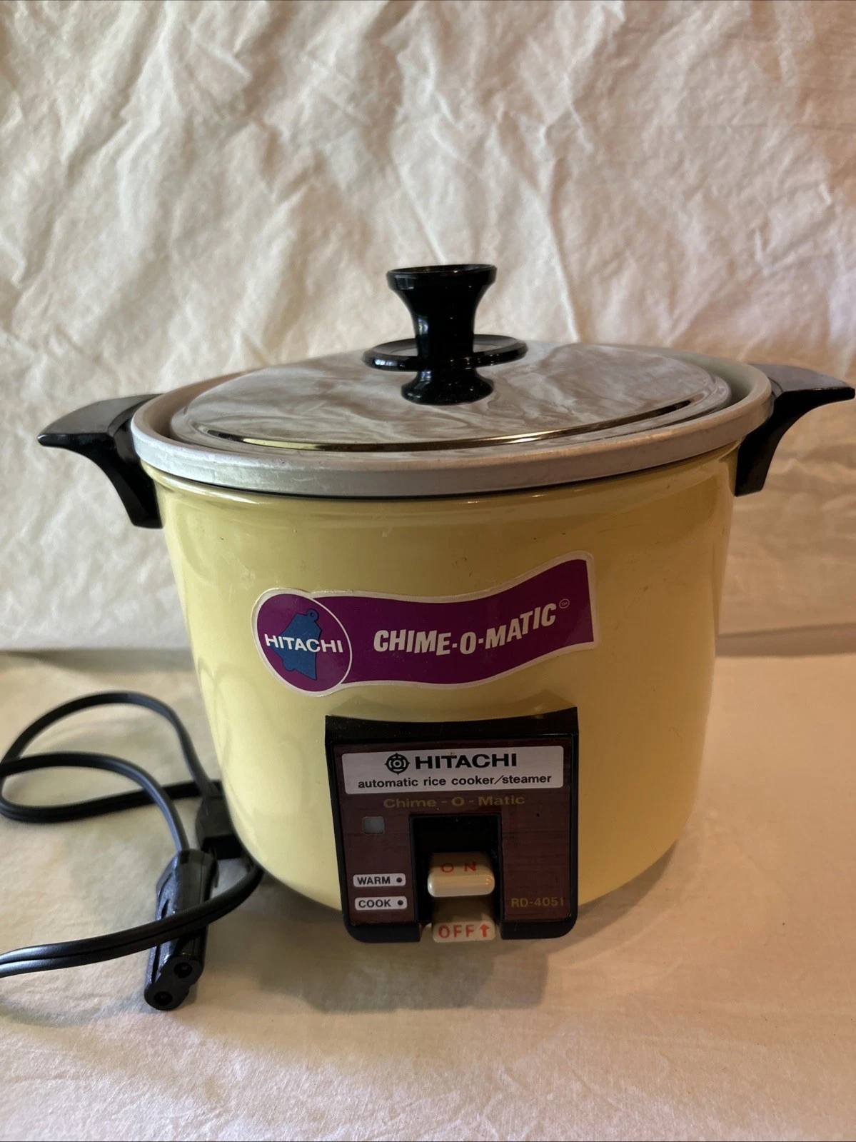 HITACHI - Rice Cooker- Model RD- 4051- YELLOW 5.6 Cup-Made In Japan
Opens in a new window or tab