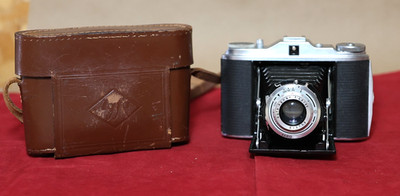 1950s Agfa Isolette I Folding 120mm Film Camera w/ Leather Logo Case (Untested)