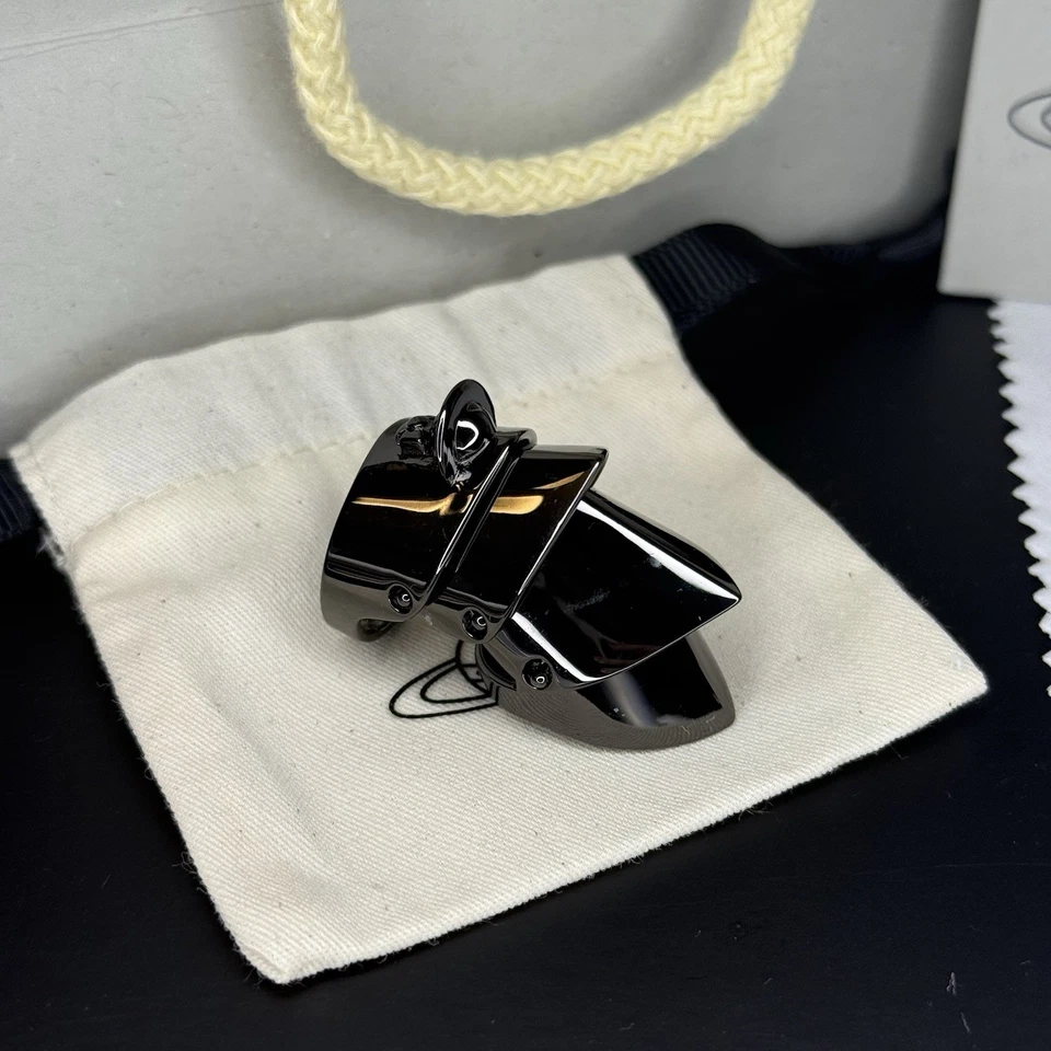 Anel Vivienne Westwood Nana 3D 925 preto prata metal armadura tamanho 6-8 novo na caixa - Imagem 4 de 4