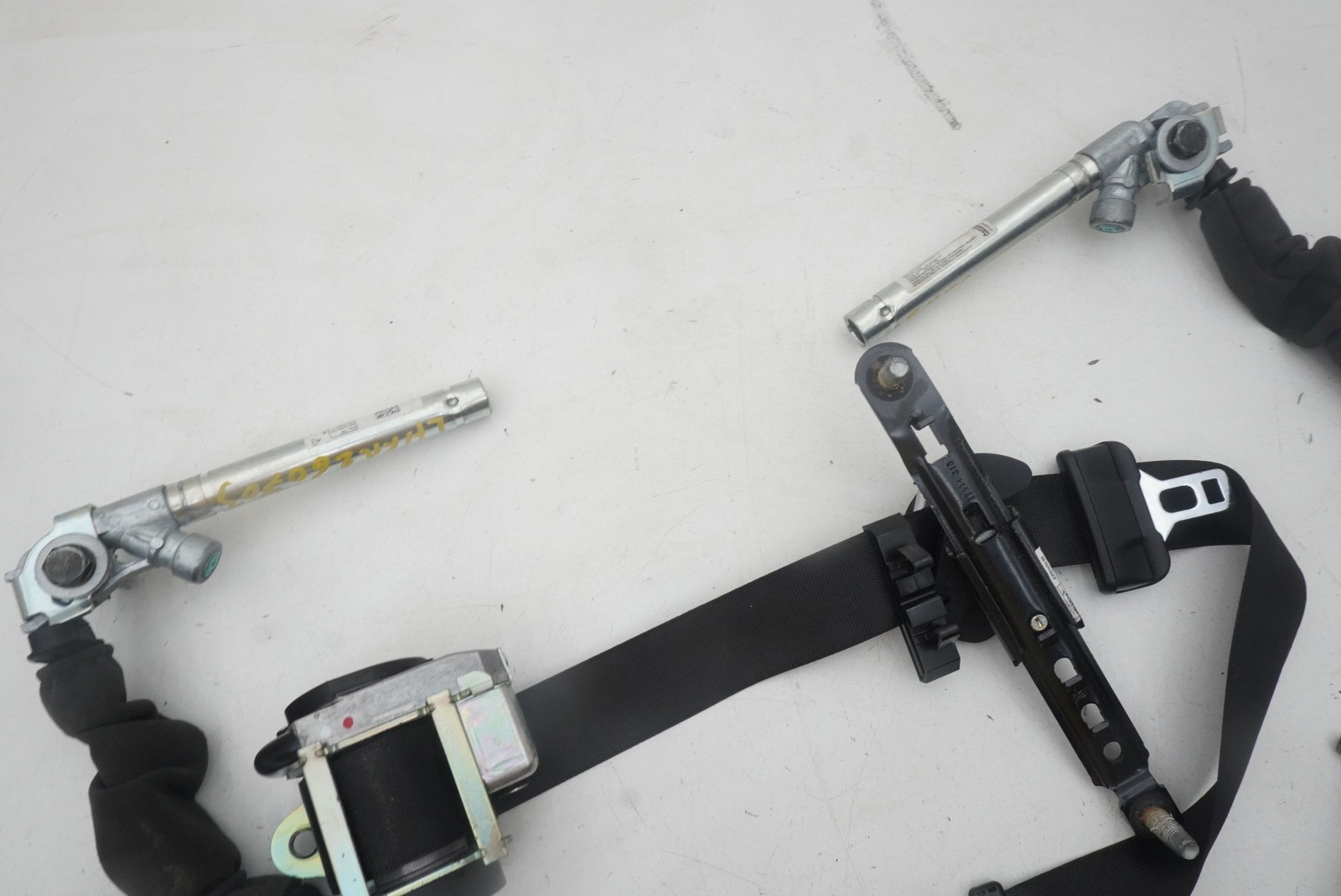 Maserati Levante 2019 Front Right Seat belt retractors Set P/N 670062993