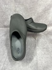 Crocs Dual Comfort Women's Size 7 Black Slip Resistant Nurse Work Shoe Clogs