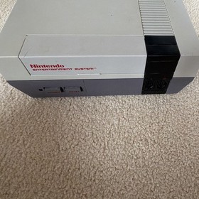 Nintendo NES-001 Console Bundle Controller Zapper. Read description