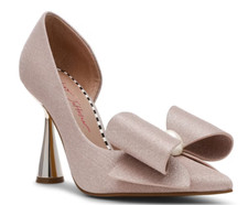 NIB Women's Betsey Johnson Kyliee Pump in Champagne