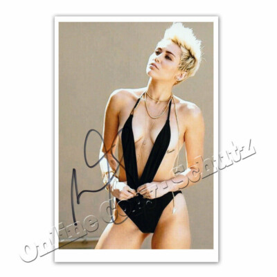 Miley Cyrus  °  Autogrammfoto  B1