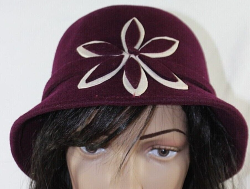 Unbranded Womens Burgundy Felt Cloche Hat Flower Size M
