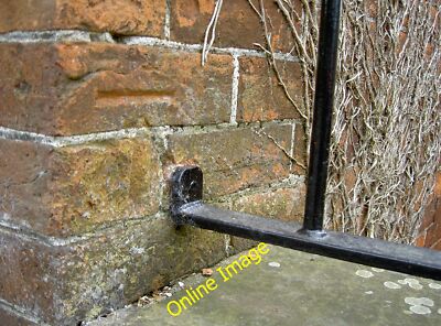 Foto 12x8 Benchmark in St Ann Street Chepstow\/Cas-Gwent A Schnittmarke, wie li c2014