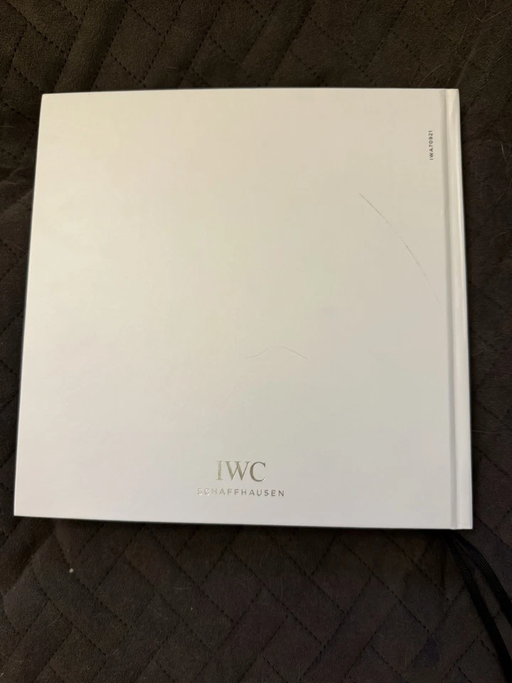 IWC SHAFFHAUSSEN..CATALOGUE COLLECTION 2015-2016 - Image 2 of 4