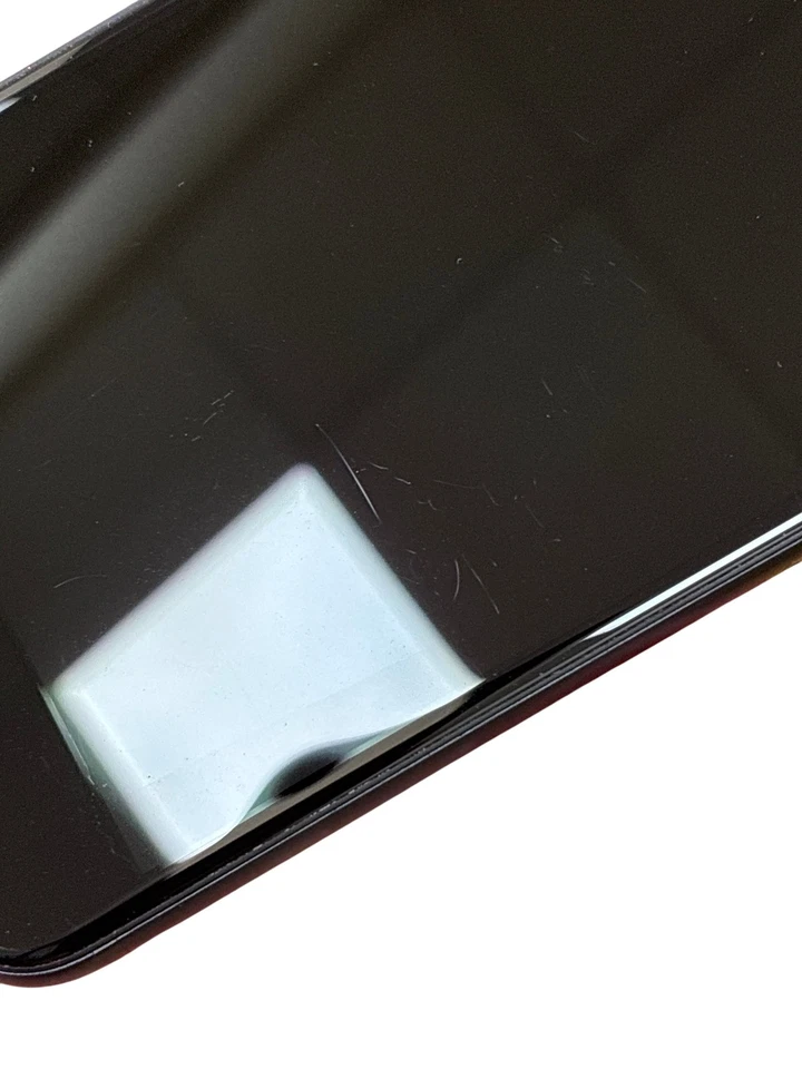 Apple iPhone SE 2nd Gen Black 64GB Smartphone - Image 2 of 4