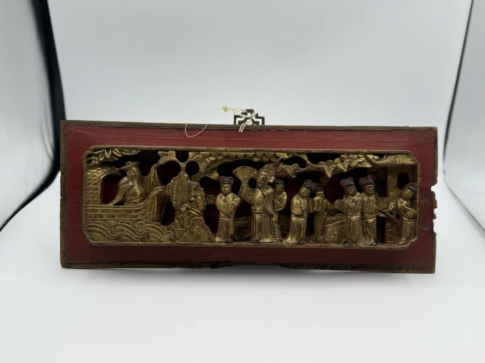 Antiguo panel tallado en madera dorada vietnamita/chino • Parte posterior de laca roja Foto 2 de 4