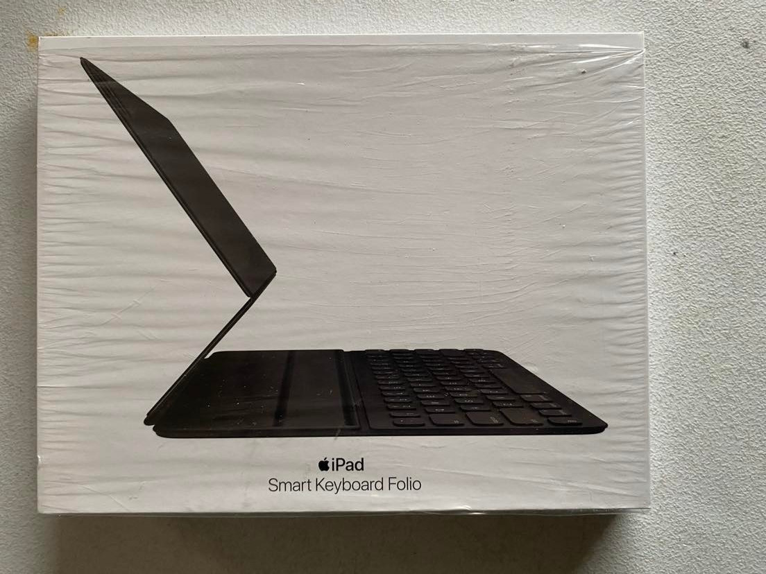 Apple Smart Keyboard Folio: iPad keyboard case for iPad Pro 